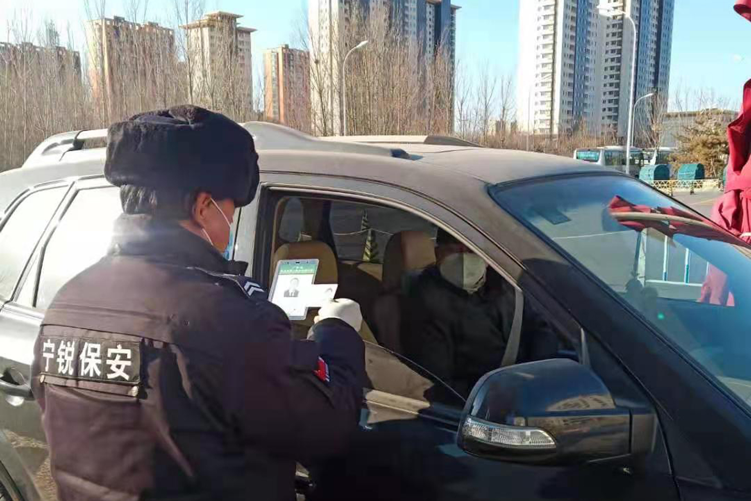 疫情突发形势紧张，学校迅速部署防控，守护师生安全