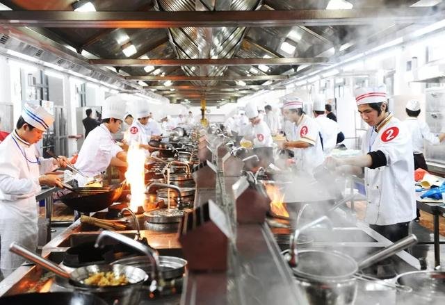 疫情危机下餐饮企业遇寒冬，成本重压盼金融政策驰援