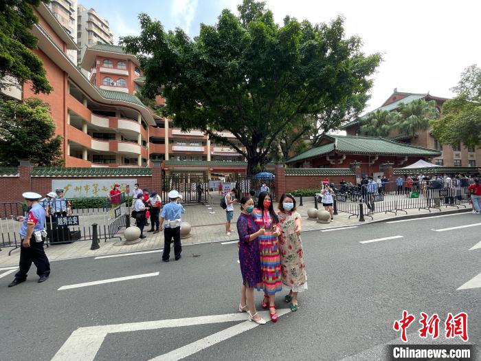 疫情下广州高考受关注，考生积极备考，家长为考生点赞